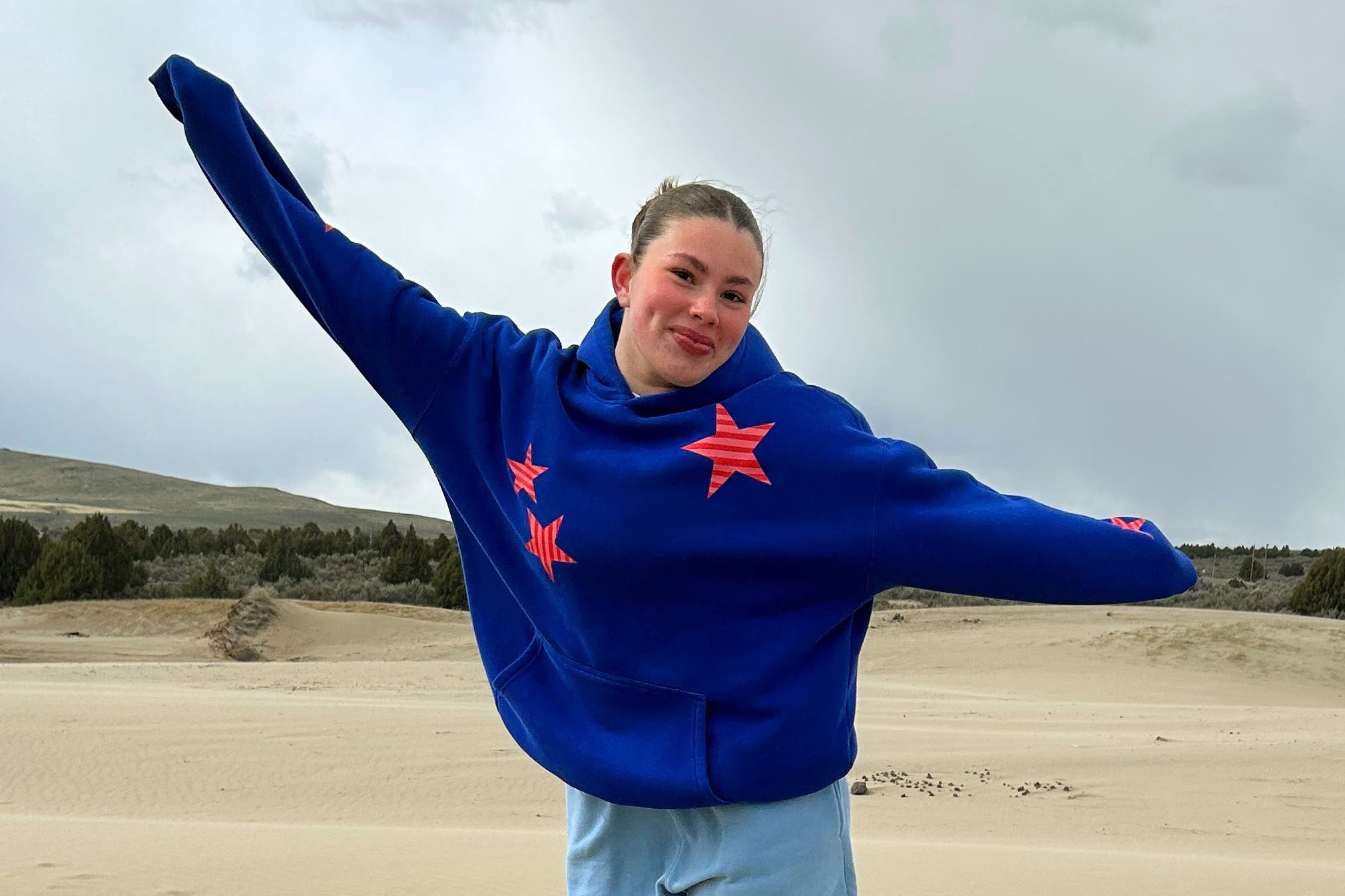 (PRE-ORDER) STAR HOODIE